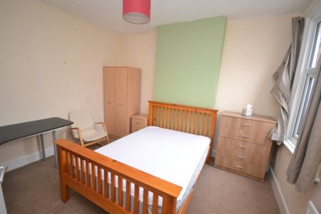 1 bed Shared House for Rent - Photo 2