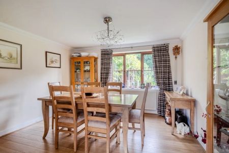 4 bedroom detached house to rent - Photo 4