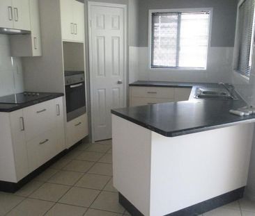 8 Lockyer Pl, Mount Louisa QLD 4814 - House For Rent | Domain - Photo 5