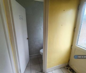 3 bedroom end of terrace house to rent - Photo 5