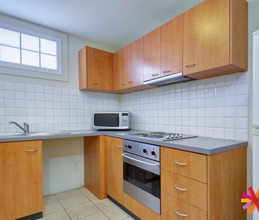 FURNISHED APARTMENT LOCATED IN THE CBD - Photo 5