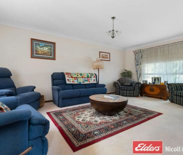 FAMILY FRIENDLY HOME AND LOCATION! - Photo 2