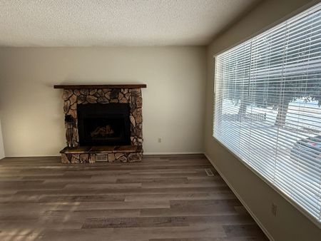 Newley Renovated Duplex Close to Bower! - Photo 2
