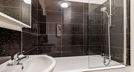 Fulham Road, Kensington and Chelsea, London, SW3 - Photo 5