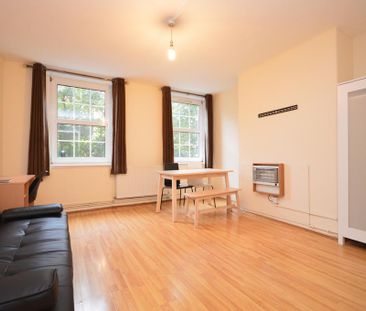 1 bedroom in a flat share to rent - Photo 2