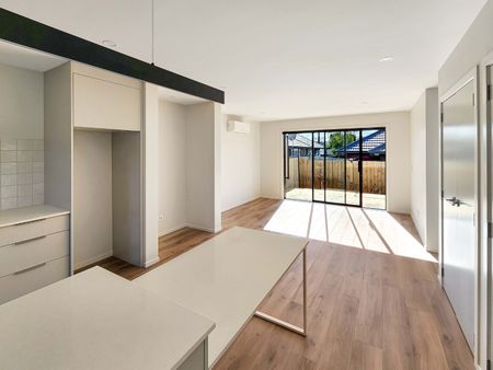 Wainuiomata, 2 bedrooms with Carpark - Photo 2