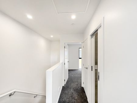 Modern living, great location in Upper Hutt - Photo 2