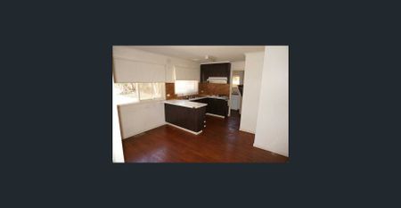 4 Bedroom Family home - Close to Transport - Photo 2