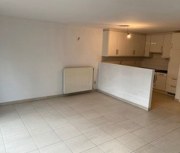 Appartement op de 1ste verdieping met groot terras, ideaal gelegen ... - Photo 1