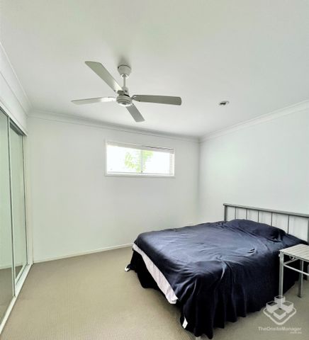 Spacious, modern 3 Bedroom Buderim Townhouse - Photo 2