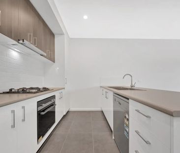 36 Newmarket Road, Werribee VIC 3030 - Photo 5