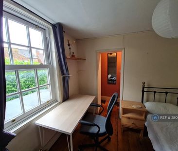 1 bedroom in a house share to rent - Photo 3