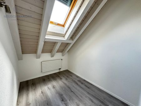 Bright near village center with parking space included - Photo 3