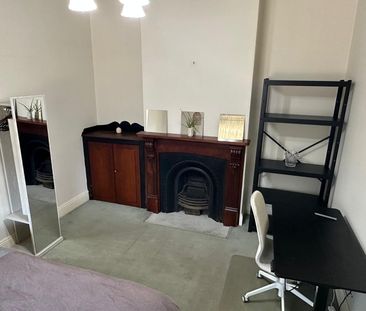 Port Melbourne - Photo 2