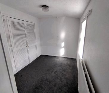 4 bedroom terraced house to rent - Photo 5