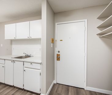 Signature Manor - Photo 3