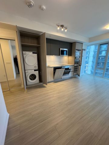 For Lease - 8 Widmer Street Unit# 1708, Toronto, Ontario - Photo 2