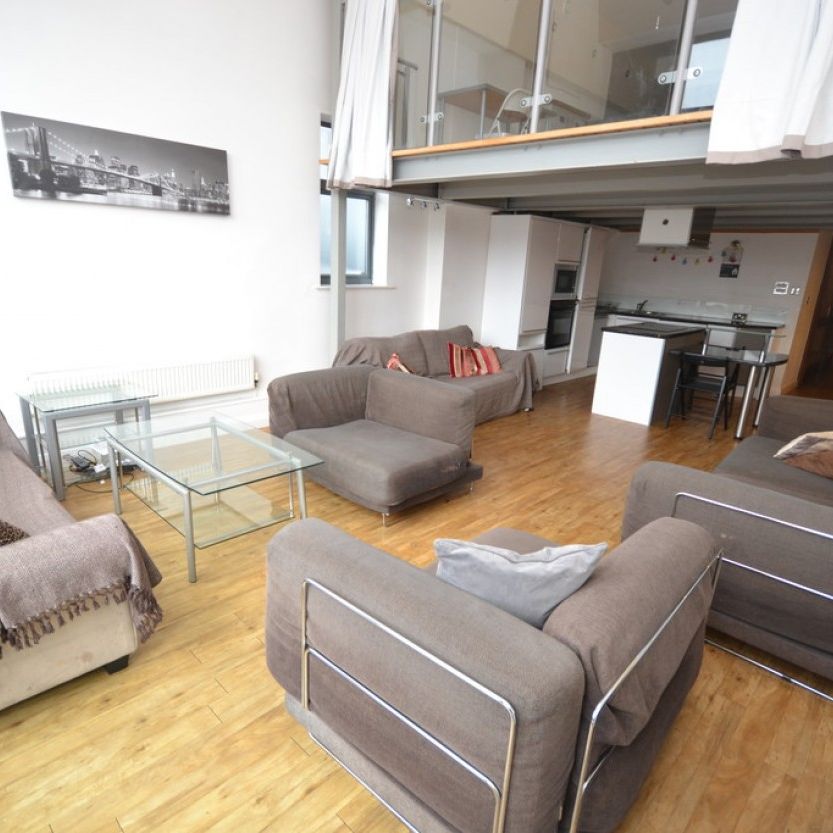 References Pending - 2 bed Apartment - Photo 1
