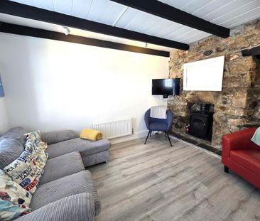 2 bedroom end of terrace house to rent - Photo 1