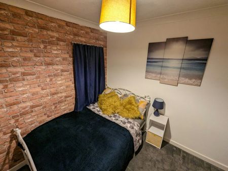 Church Street, Silverdale, ST5 - Photo 3