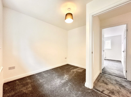 5 bedroom semi-detached house to rent - Photo 4