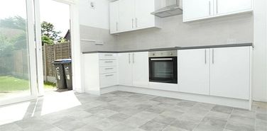 High Street, Manston, Ramsgate, CT12 5BG, Kent - Photo 2