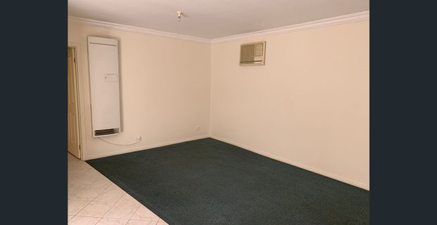 Close to Watergardens Station/Shopping Centre - Photo 1