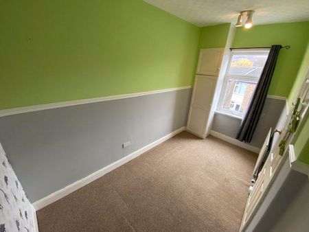 2 bedroom terraced house to rent - Photo 2