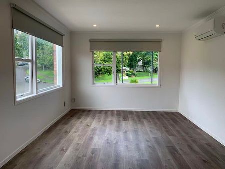 Charming 3BR Unit in Remuera! - Photo 2