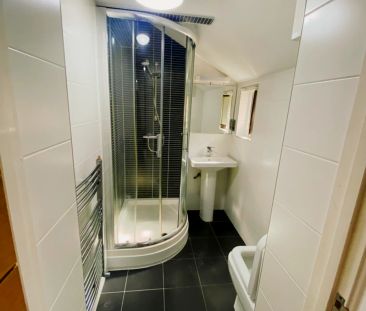 Single bed studio with washing machine - Photo 3