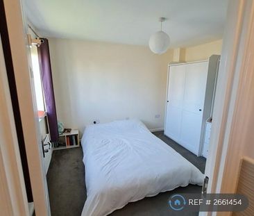 3 bedroom semi-detached house to rent - Photo 5