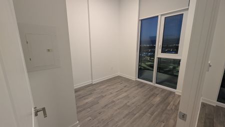 For Lease - 15 Skyridge Drive Unit# 911, Brampton, Ontario - Photo 3