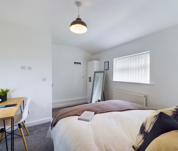 4 bedroom flat to rent - Photo 6