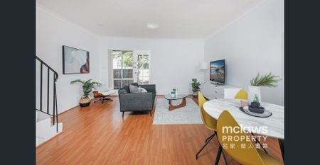 Spacious Townhouse with Garage, Courtyards and Full Brick Charm! - For rent - Photo 2