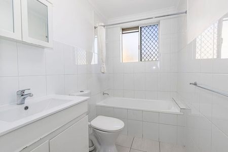 2/15 Illuka Street, Currajong - Photo 5