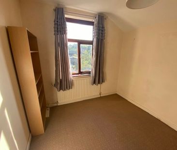 Terraced House to rent on - Photo 5
