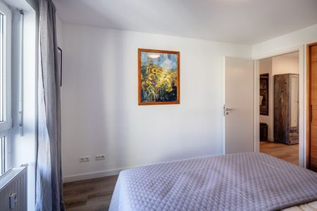 Modern and cozy home with three balconies - Photo 5