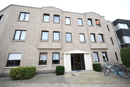 VOLLEDIG VERNIEUWD & RUIM (106m²) appartement - Foto 4