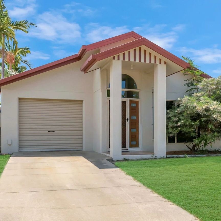 Spacious 3 Bedroom Home with Pool and Outdoor Living - Photo 1