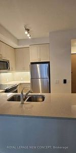 Yonge & Sheppard Bight +Spacious 1Bdrm +Den Open Concept Living Area - Photo 3