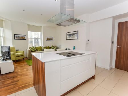 2 bedroom flat to rent - Photo 2