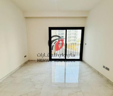 Charming 1 BR in Azizi Mirage - Unfurnished with Pool & Water View - Photo 4