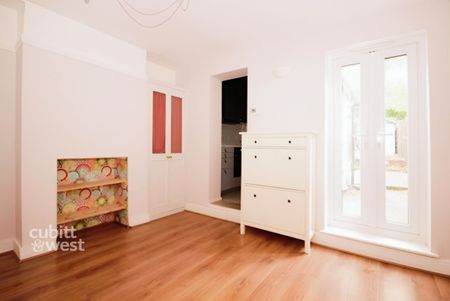 2 bedroom terraced house to rent - Photo 2