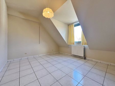 Ruim appartement met terras nabij het station van Ieper - Photo 4