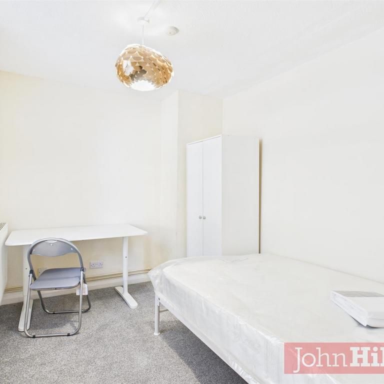 1 bedroom in a house share to rent - Photo 1