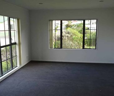 4 Bedroom Sunny House in Johnsonville - Photo 1