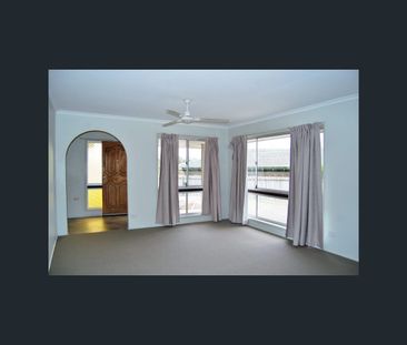 4 Young Court, Springwood, Qld 4127 - Photo 2