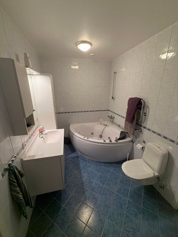 Rum i Lägenhet nära Universitetssjukhuset - två månader - Foto 5