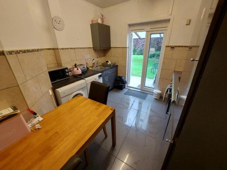 Studio to rent - Photo 3