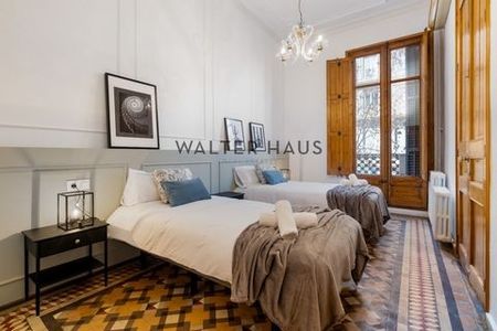 Barcelona, Barcelona - Photo 3